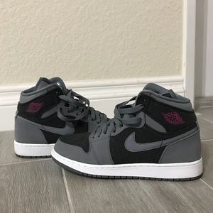 AIR JORDAN RETRO 1 HIGH